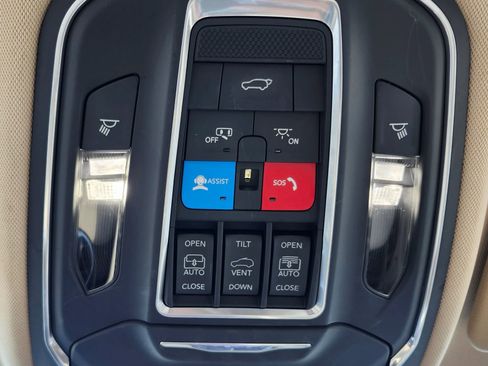 Used 2022 Jeep Grand Cherokee Limited image 30