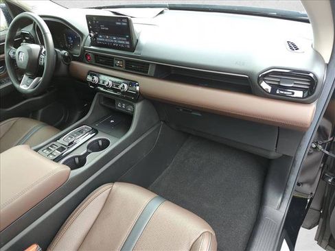 Certified 2025 Honda Pilot Elite image 23