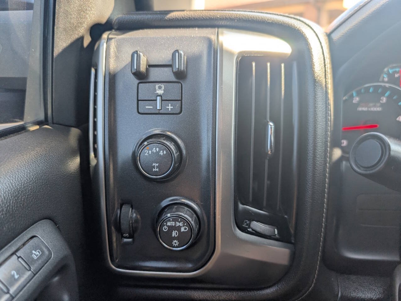 Used 2019 Chevrolet Silverado 2500 LTZ w/ Duramax Plus Package AWD/4WD image 18