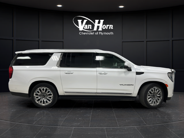 Used 2024 GMC Yukon XL Denali Ultimate AWD/4WD image 8