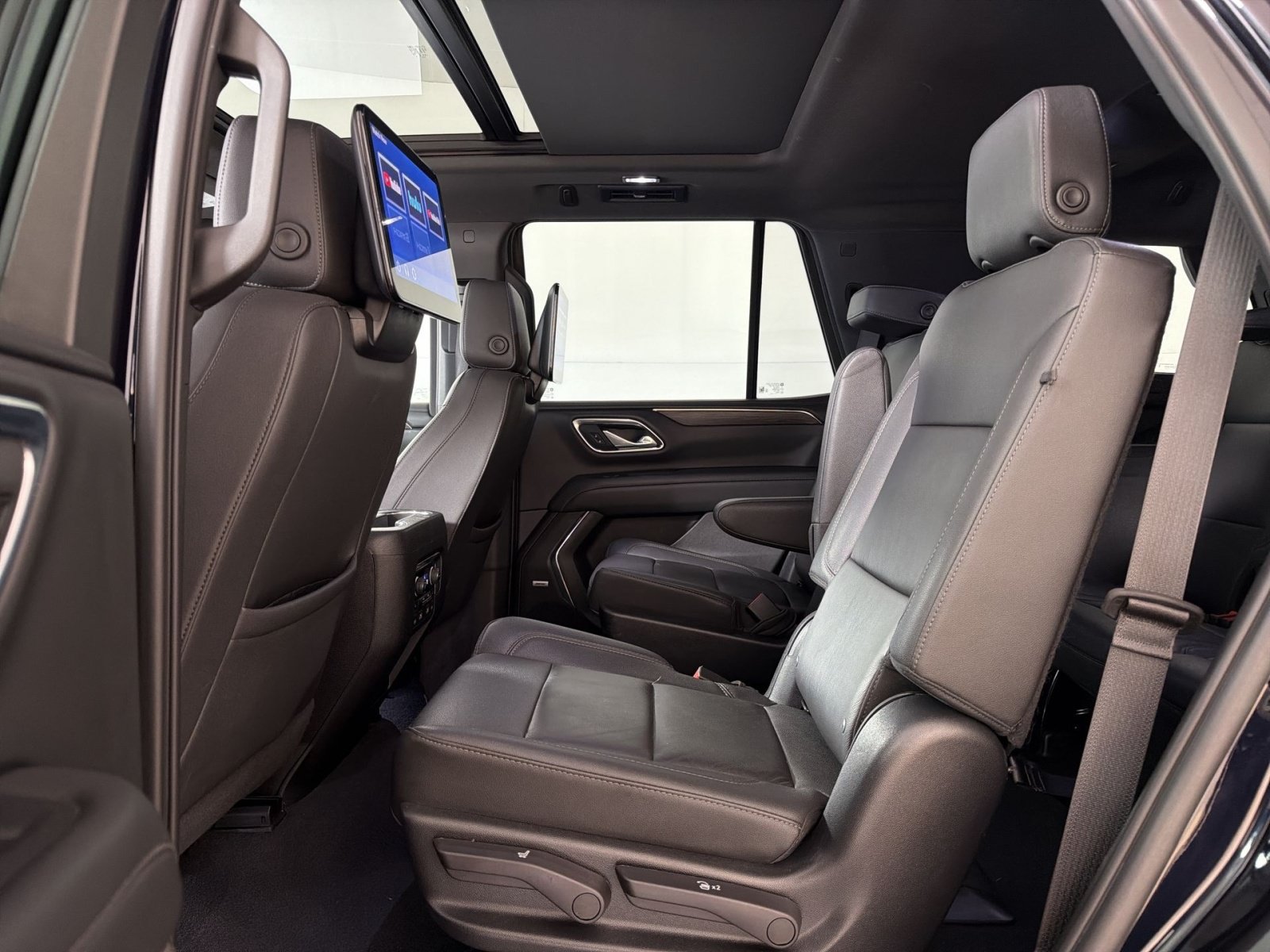 Used 2023 Chevrolet Tahoe LT w/ Luxury Package AWD/4WD image 25