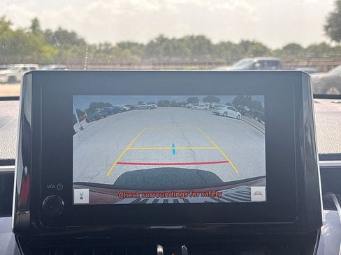 Used 2025 Toyota Corolla Cross XLE FWD image 10