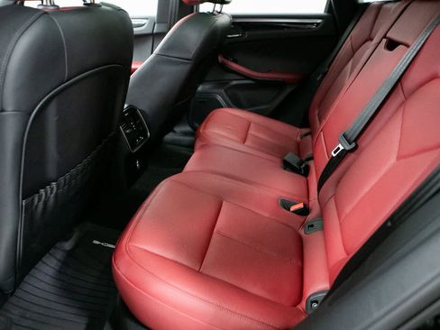 Certified 2025 Porsche Macan image 27