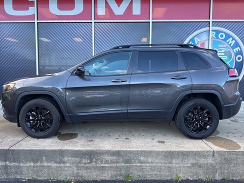 Used 2023 Jeep Cherokee Altitude Lux image 16