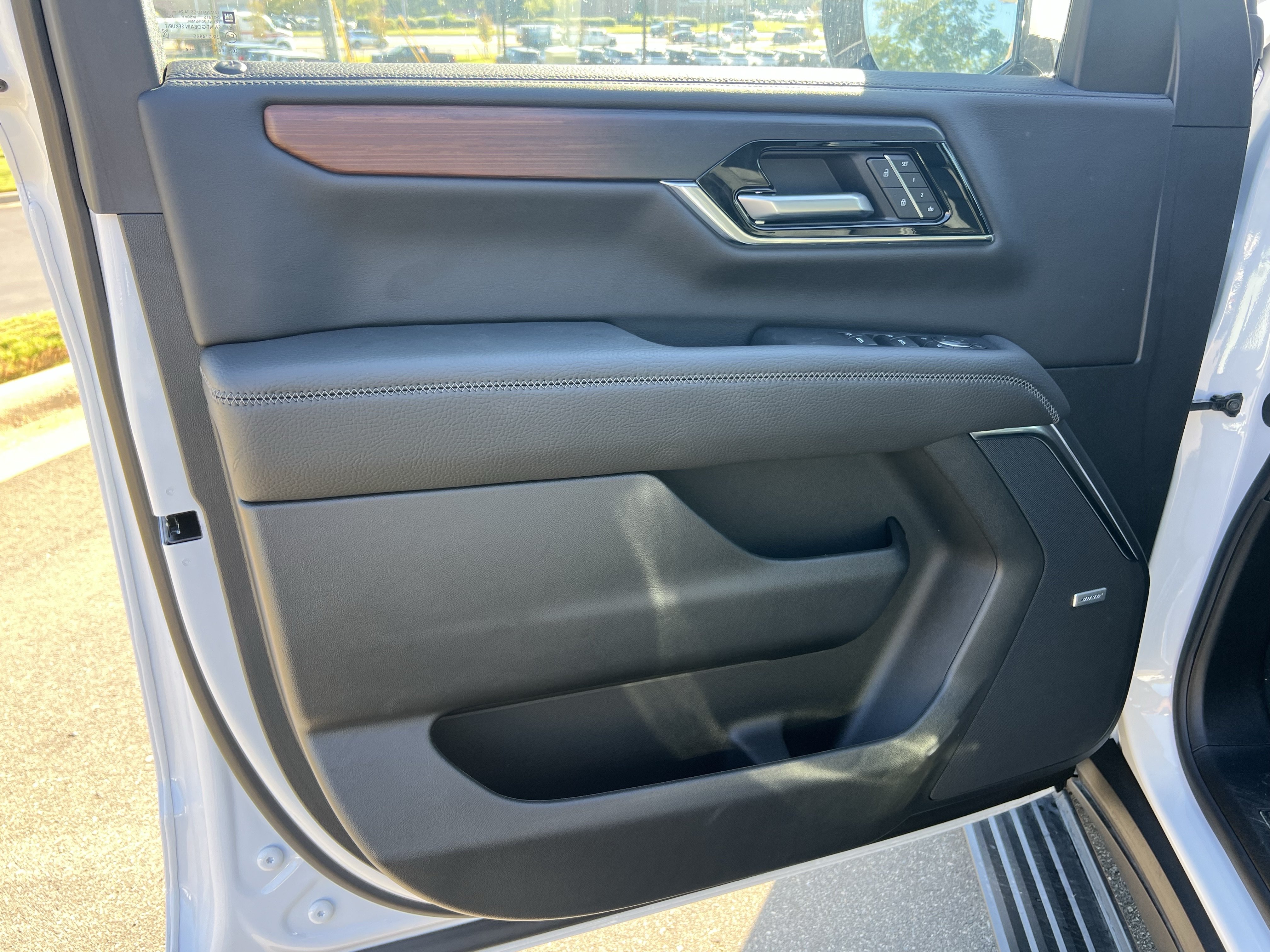 Used 2026 GMC Yukon Denali w/ Sun & Power Step Package AWD/4WD image 13