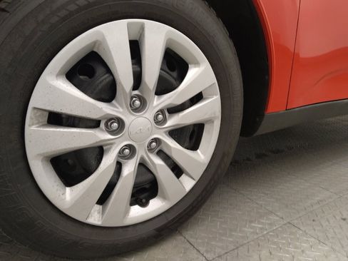 Used 2023 Kia Soul LX image 31