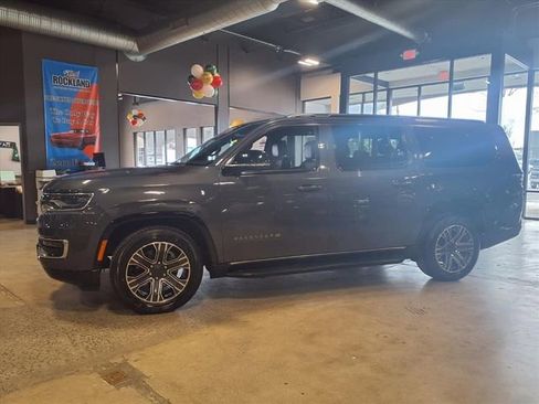 Used 2024 Jeep Wagoneer L Series II w/ Flexible Seating Group image 5