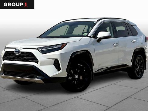 Used 2024 Toyota RAV4 SE image 1