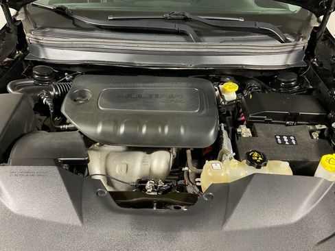 Used 2020 Jeep Cherokee Latitude Plus w/ Cold Weather Group image 6