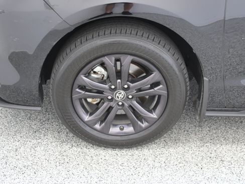 Used 2024 Toyota Sienna XLE Woodland Edition AWD/4WD image 11