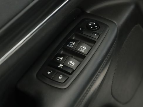 Used 2019 Jeep Grand Cherokee Limited AWD/4WD image 7
