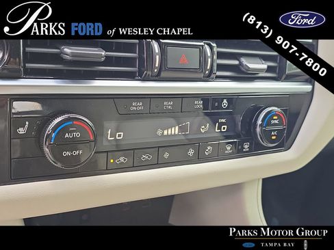 Used 2023 Nissan Pathfinder SL AWD/4WD image 24
