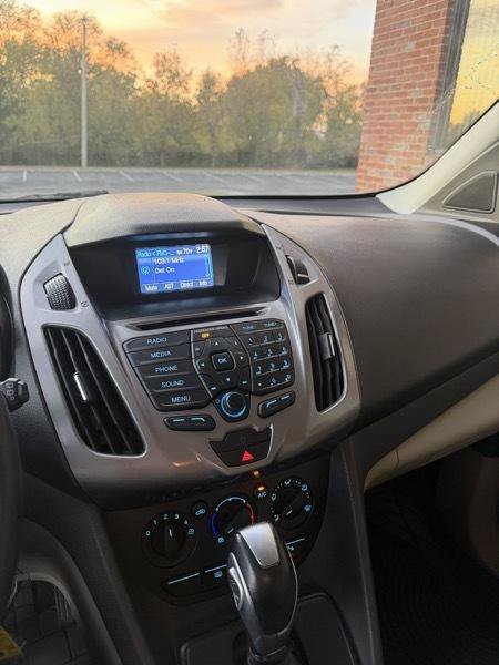 Used 2015 Ford Transit Connect XLT FWD image 9