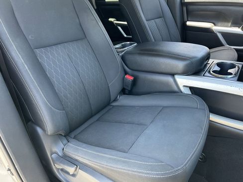 Used 2019 Nissan Titan SV w/ SV Convenience Package AWD/4WD image 10