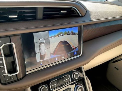 Used 2022 GMC Yukon Denali w/ Denali Premium Package image 11