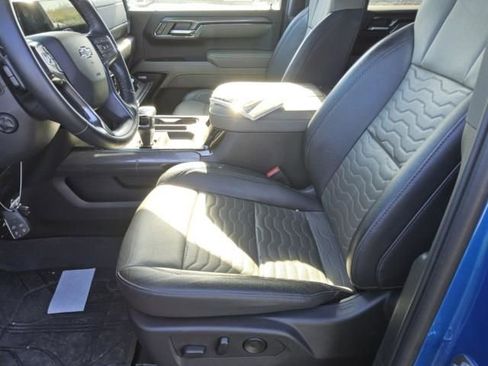 Used 2024 Chevrolet Silverado 1500 ZR2 w/ Technology Package image 4