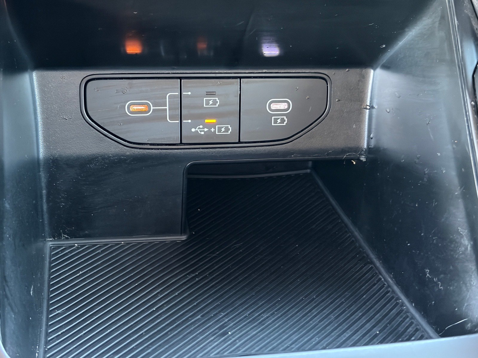 Certified 2025 Kia Sorento LX FWD image 28