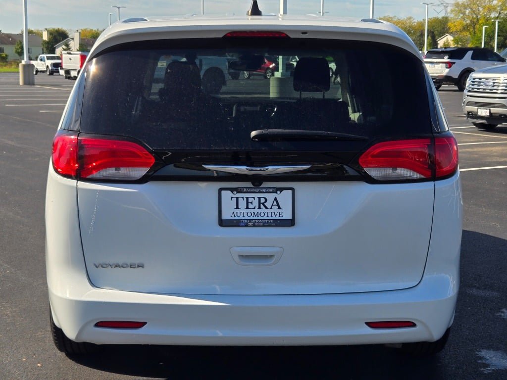 Used 2024 Chrysler Voyager LX FWD image 10