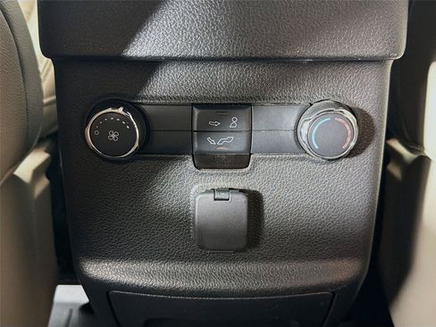 Used 2018 Ford Explorer XLT w/ Equipment Group 202A AWD/4WD image 28