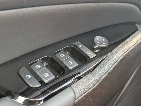 Used 2025 Kia Sportage EX FWD image 13