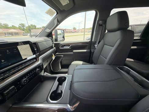 New 2026 Chevrolet Silverado 3500 LT w/ All Star Edition AWD/4WD image 11