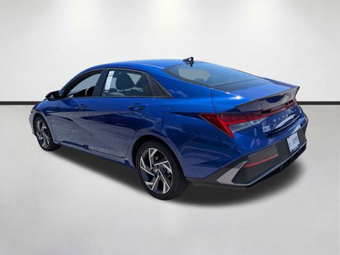 Used 2025 Hyundai Elantra Sport FWD image 6