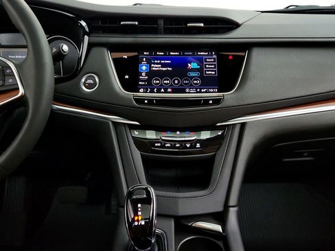Certified 2025 Cadillac XT5 Premium Luxury w/ LPO, Floor Liner Package AWD/4WD image 22