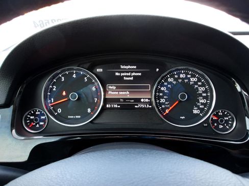 Used 2015 Volkswagen Touareg Sport image 17