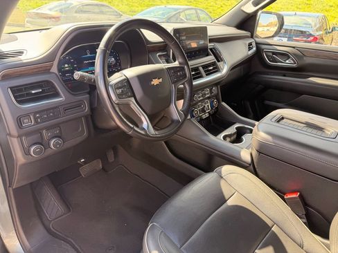 Used 2023 Chevrolet Suburban Premier image 10
