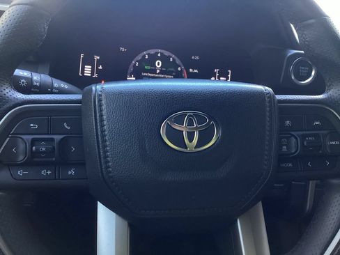 Used 2025 Toyota 4Runner SR5 AWD/4WD image 21