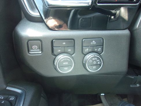 Used 2024 Chevrolet Silverado 2500 LT AWD/4WD image 22