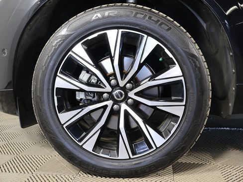 Used 2023 Volvo XC60 B5 Plus AWD/4WD image 22