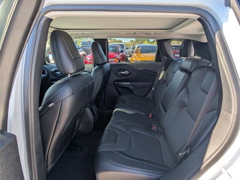 Used 2022 Jeep Cherokee Limited image 10