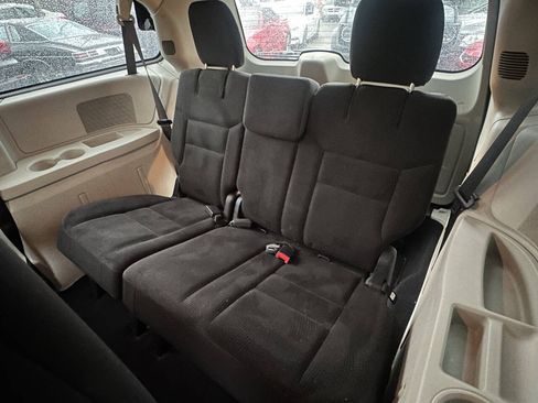 Used 2019 Dodge Grand Caravan SE FWD image 22