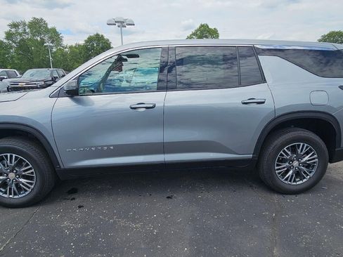 Used 2024 Chevrolet Traverse LS FWD image 4