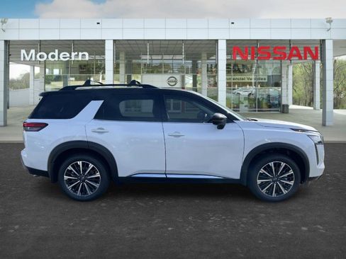 New 2026 Nissan Pathfinder Platinum image 6