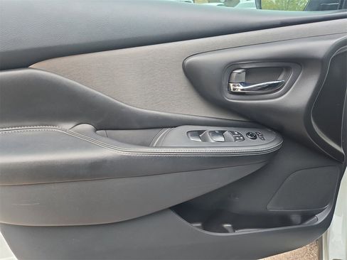 Used 2022 Nissan Murano SV w/ SV Midnight Edition Package image 13