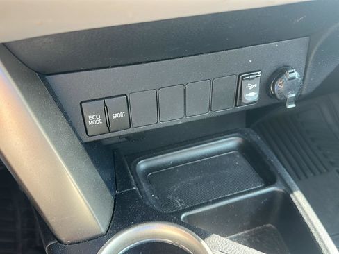 Used 2013 Toyota RAV4 XLE AWD/4WD image 17