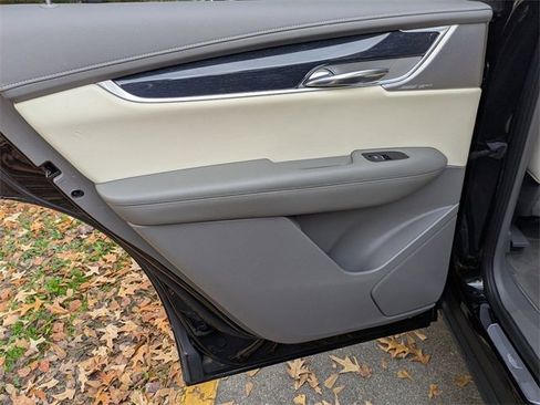 Used 2025 Cadillac XT6 Premium Luxury image 25