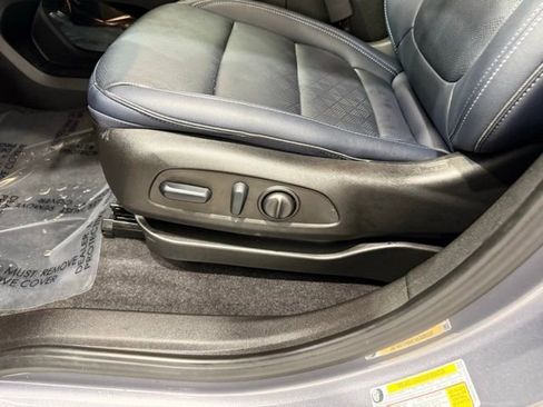 Used 2023 Chevrolet Bolt EUV LT w/ Convenience Package image 12