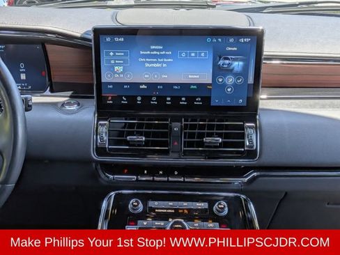 Used 2024 Lincoln Navigator Premiere AWD/4WD image 17