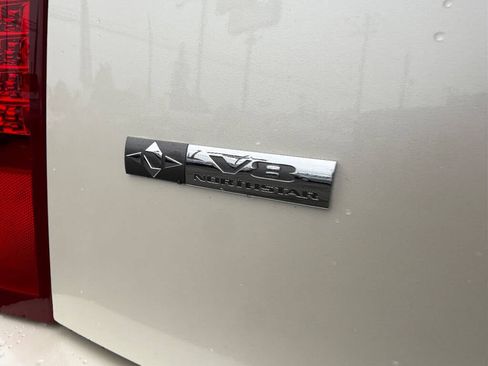 Used 2004 Cadillac SRX V8 w/ Preferred Equipment Group image 9