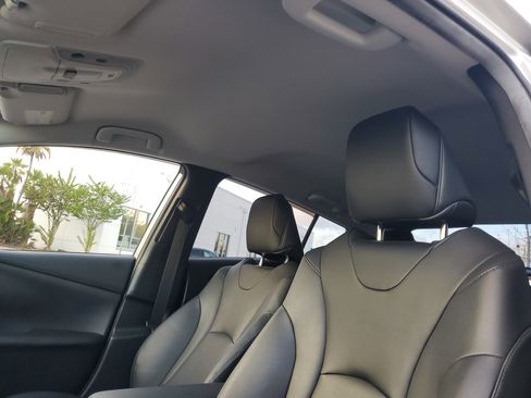 Used 2019 Toyota Prius XLE w/ Phone Cable & Charge Package image 25