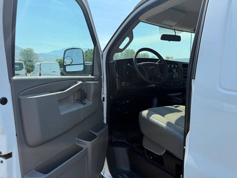Used 2021 Chevrolet Express 2500 RWD image 13