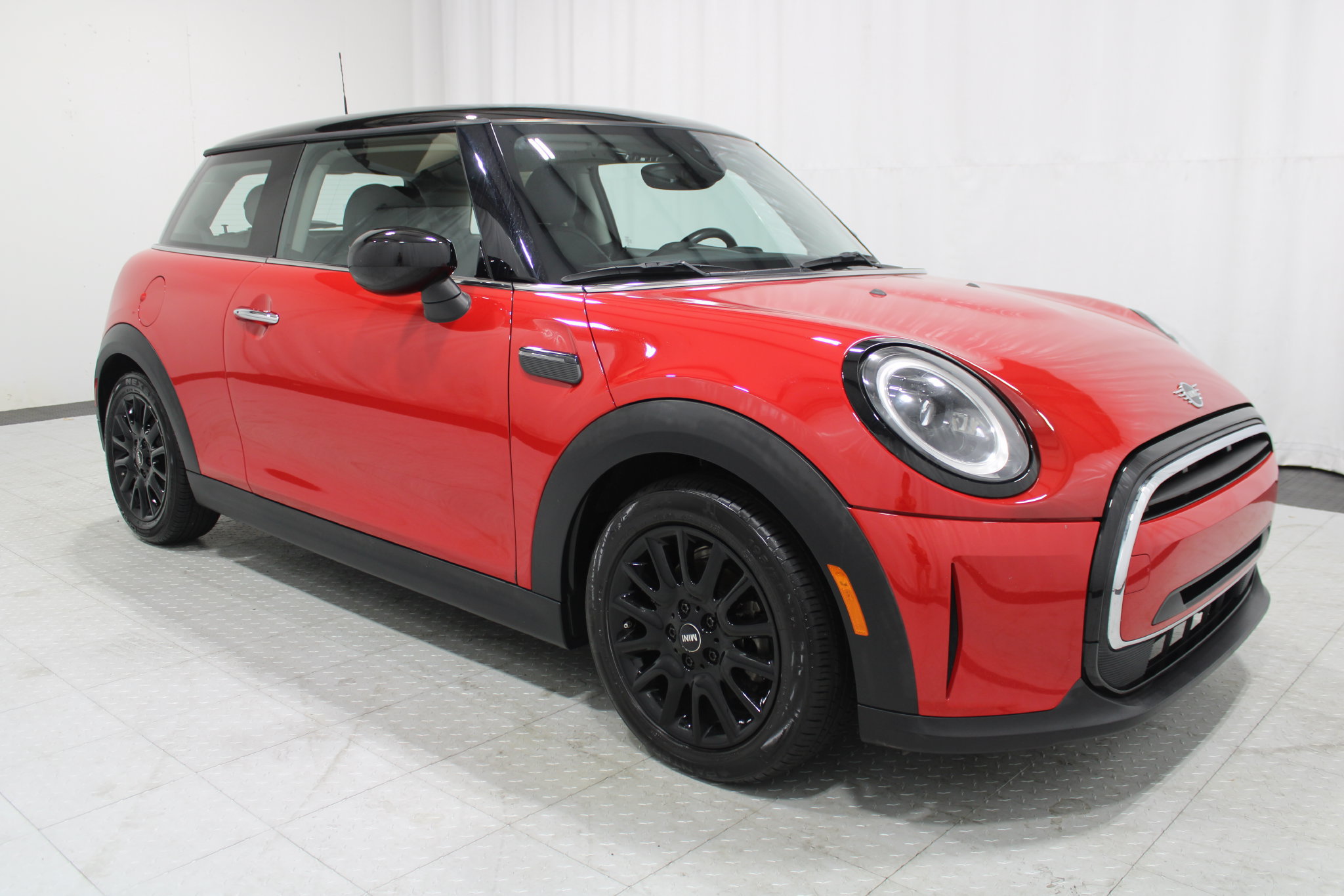 Used 2023 MINI Cooper 2-Door Hardtop FWD image 4