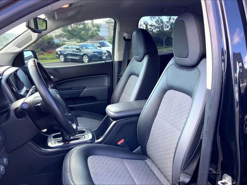 Used 2017 Chevrolet Colorado Z71 w/ Z71 Midnight Edition image 24