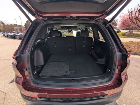 Certified 2025 Jeep Grand Cherokee Limited w/ Black Appearance Package image 16