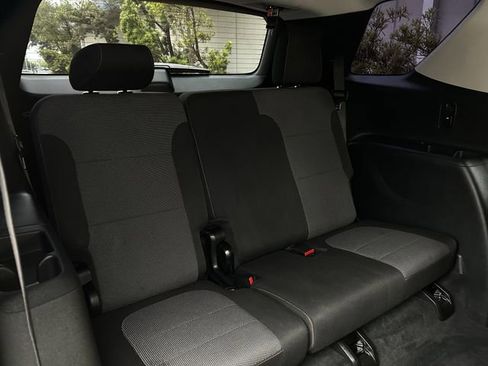 Used 2021 Chevrolet Traverse LT FWD image 28