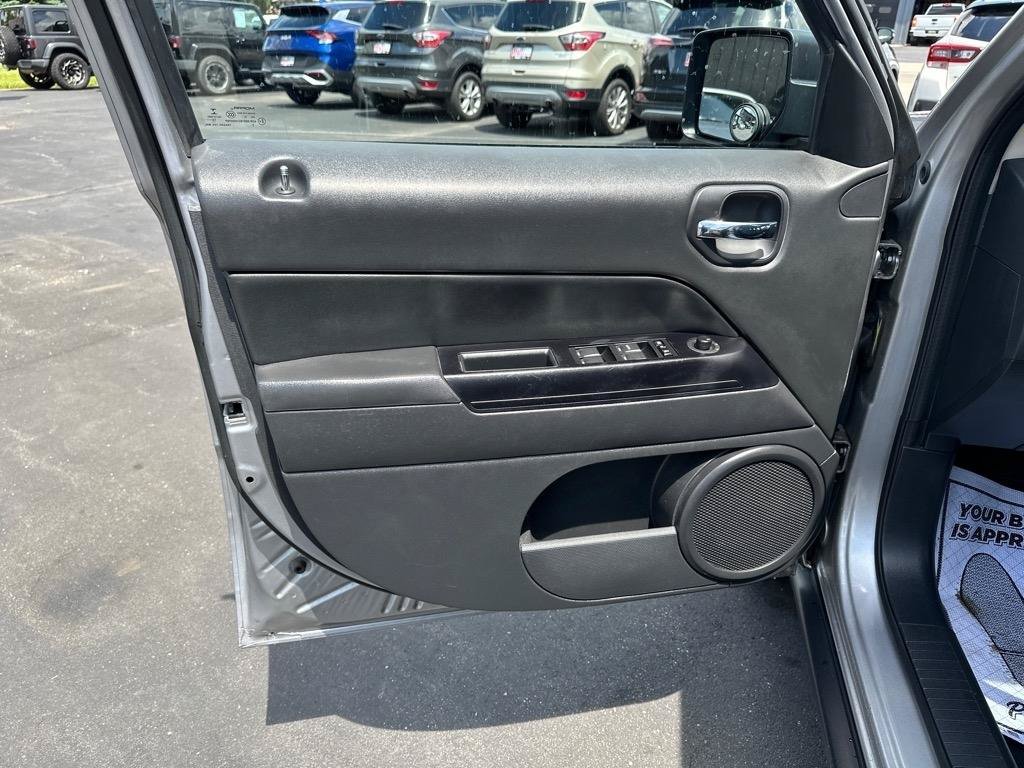 Used 2016 Jeep Patriot High Altitude AWD/4WD image 14