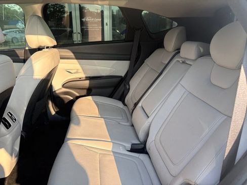 Used 2025 Hyundai Tucson Limited FWD image 15